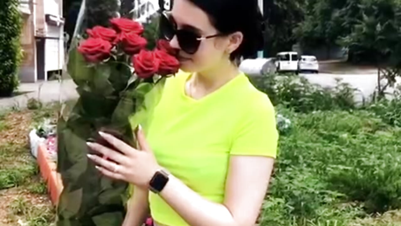 Give me flowers - video by Teylor_Love cam model