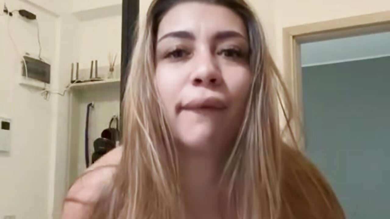 undres myself - clip cu EveEvian model videochat