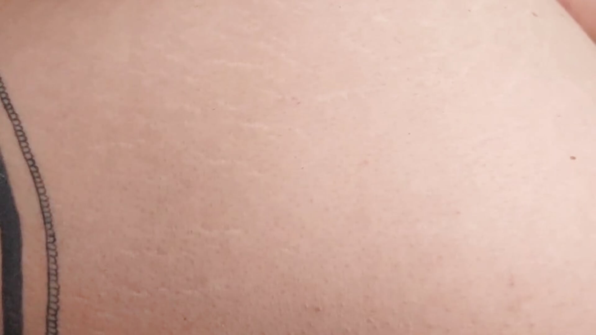 ✨️ Size Upgrade Challenge 🍑💦 From Small Plug to Full Gape… with Only Spit 😳🔥 - vídeo de Mia_Railey modelo de câmara