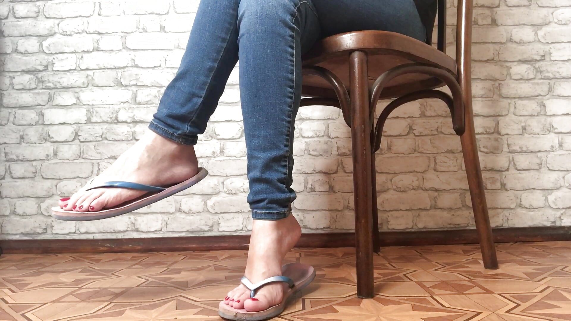 Feet tease in flip flops! - video by Kathrynne cam model