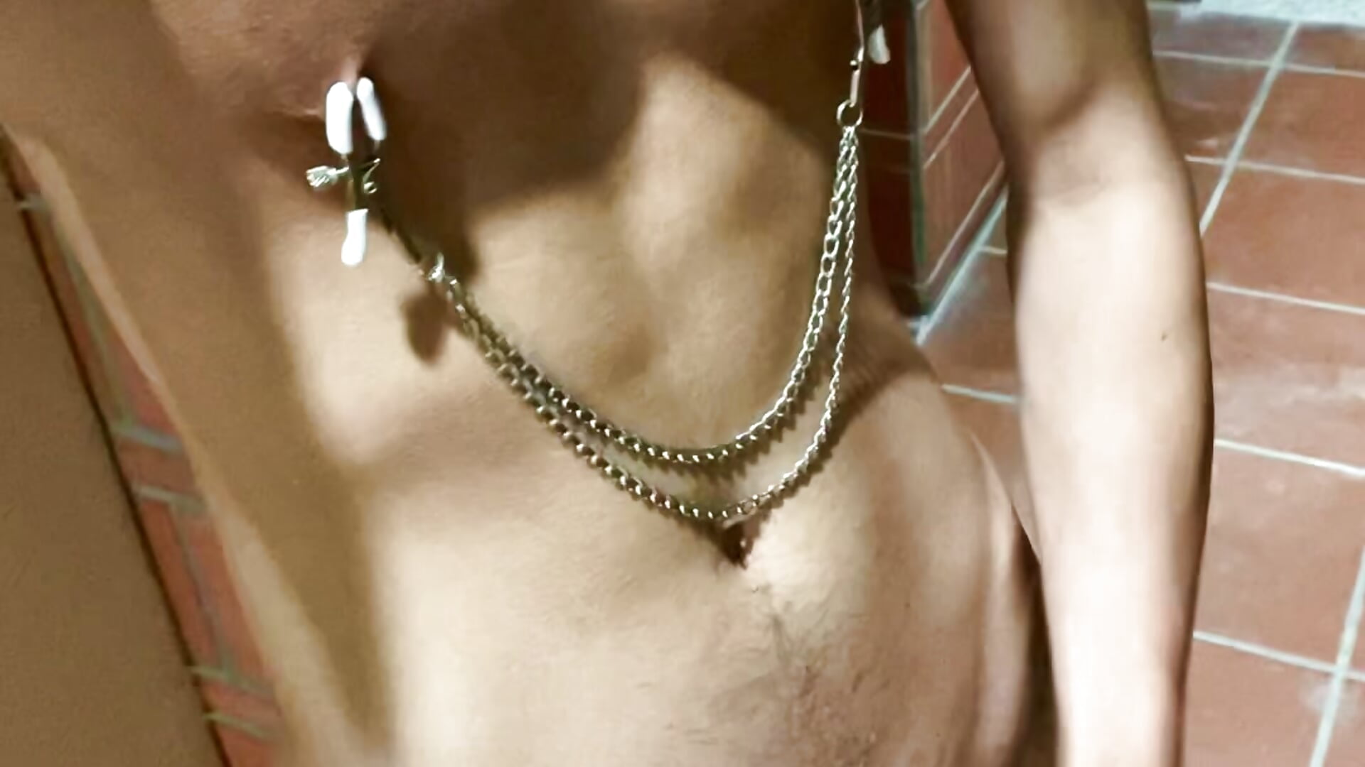 野裸乳夾自慰 public nipples play - video của người mẫu cam EricGAYSEX