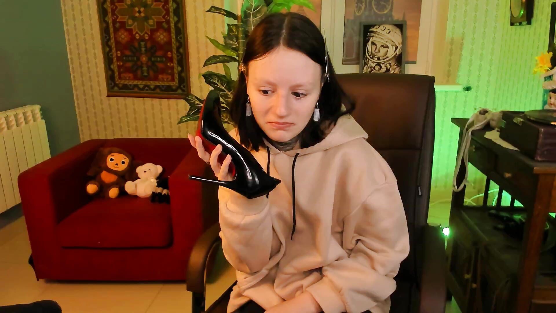 My reaction when I was offered “just once” to set the price for private 8 tokens per minute - video by VeliraBraitberg cam model