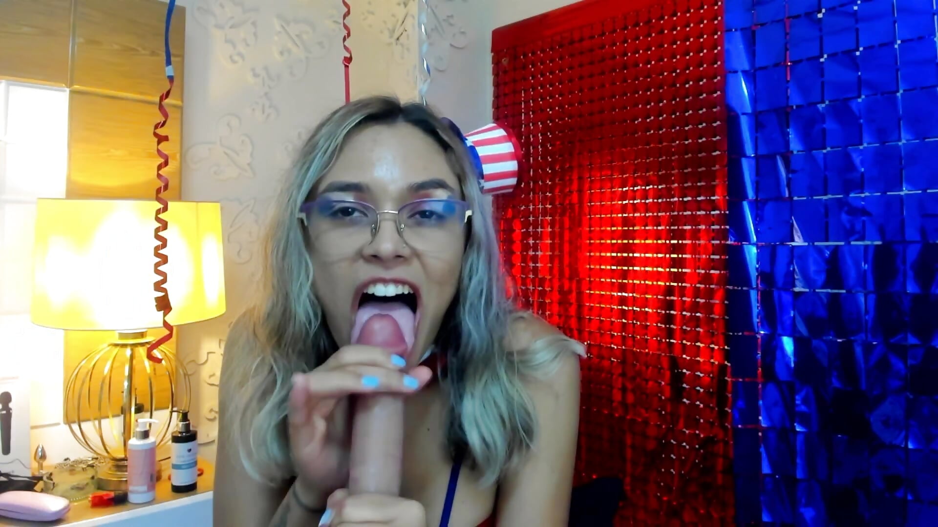 Great blowjob celebrating July 4 - βίντεο μοντέλου TaraaHot