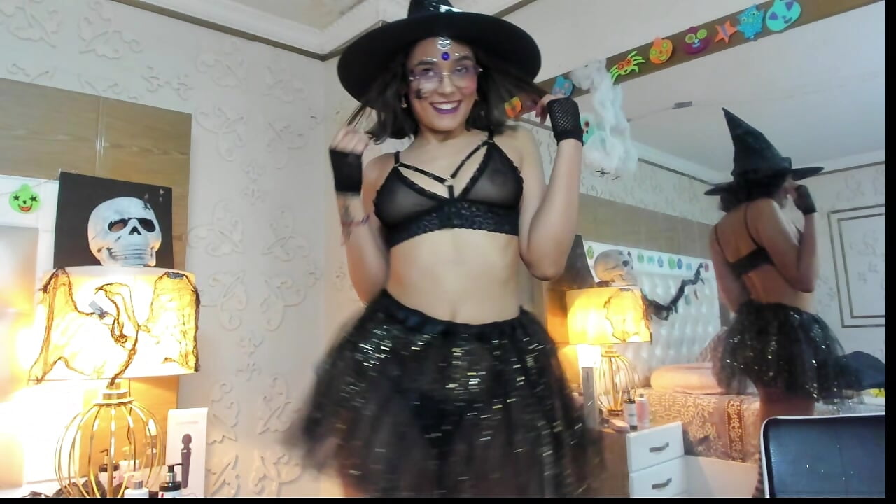 Sexy witch ( fuck your face) - βίντεο μοντέλου TaraaHot