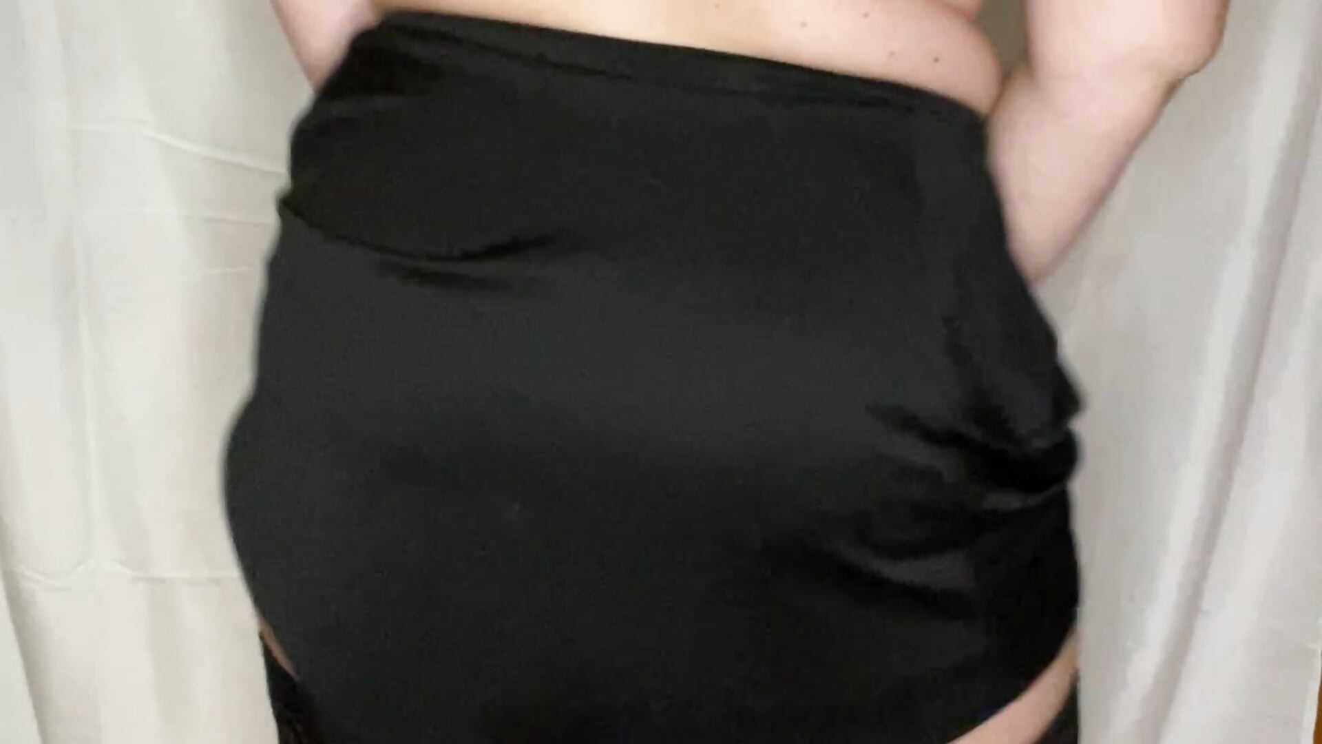 I show my magnificent ass and pose for you
