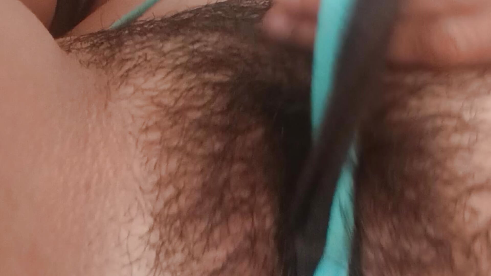 Spreading hairy pussy - vidéo du modèle de showcams Sharloth_and_lilith