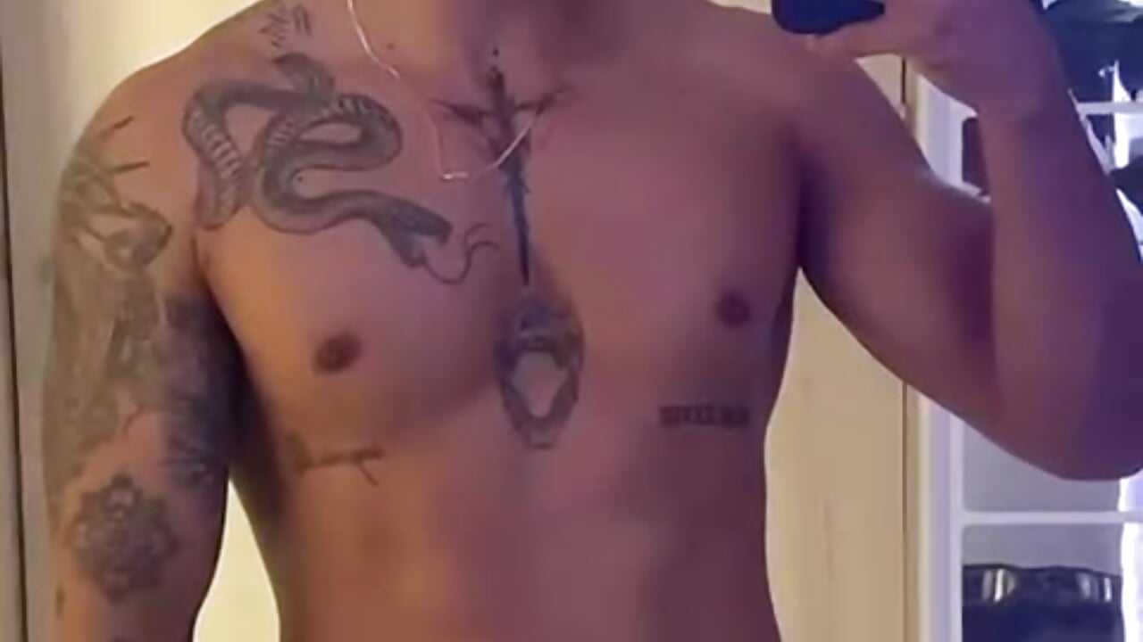 Gains🦾 - video by muscle_boyhorny cam model