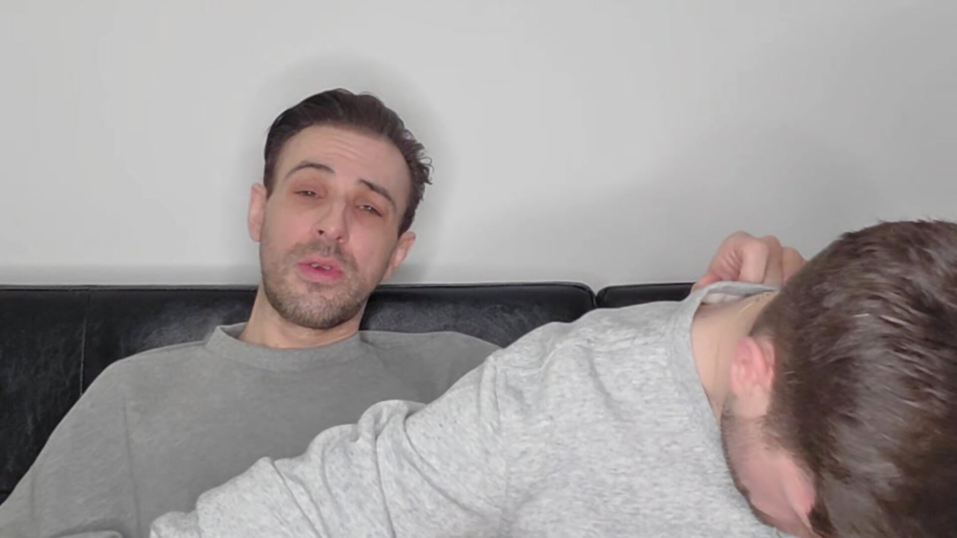 TRAILER - Two British hung uncut lads side by side on the sofa Masturbation - Video von twotwinkhusbandss Cam-Model