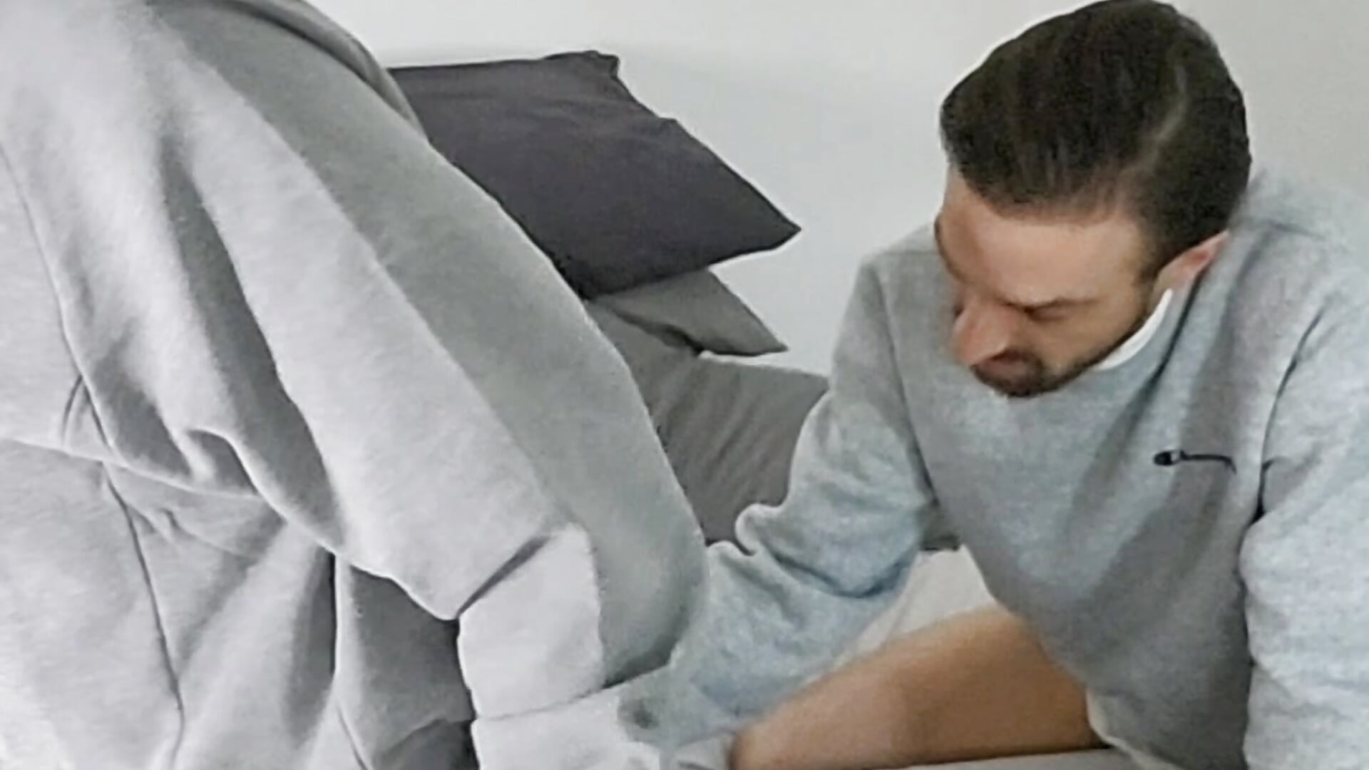 Rowan flips the tables and gives my Tight Virgin British Arse Hole a good digging with his Tongue - video av twotwinkhusbandss cam-modell