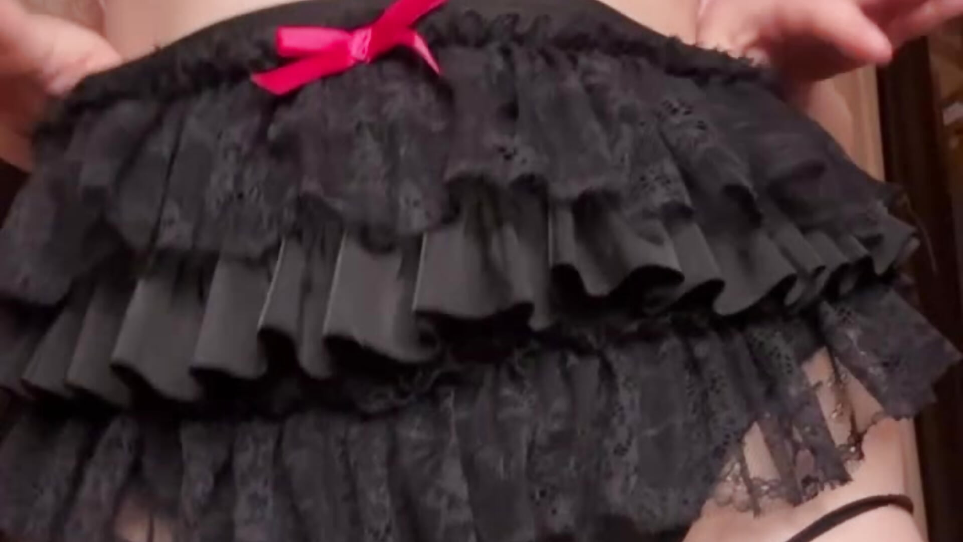 Do you like my tummy? - video by helen_frogg cam model