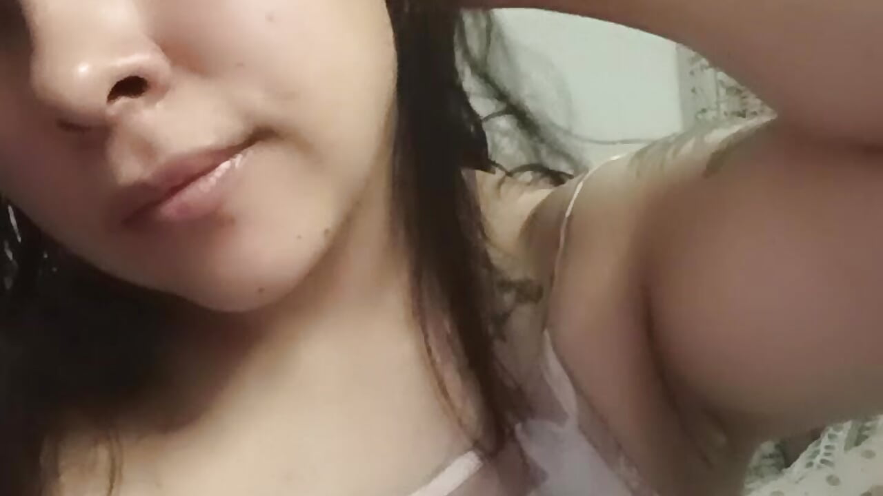 Hello - video oleh Ana_Bella91 kamera model