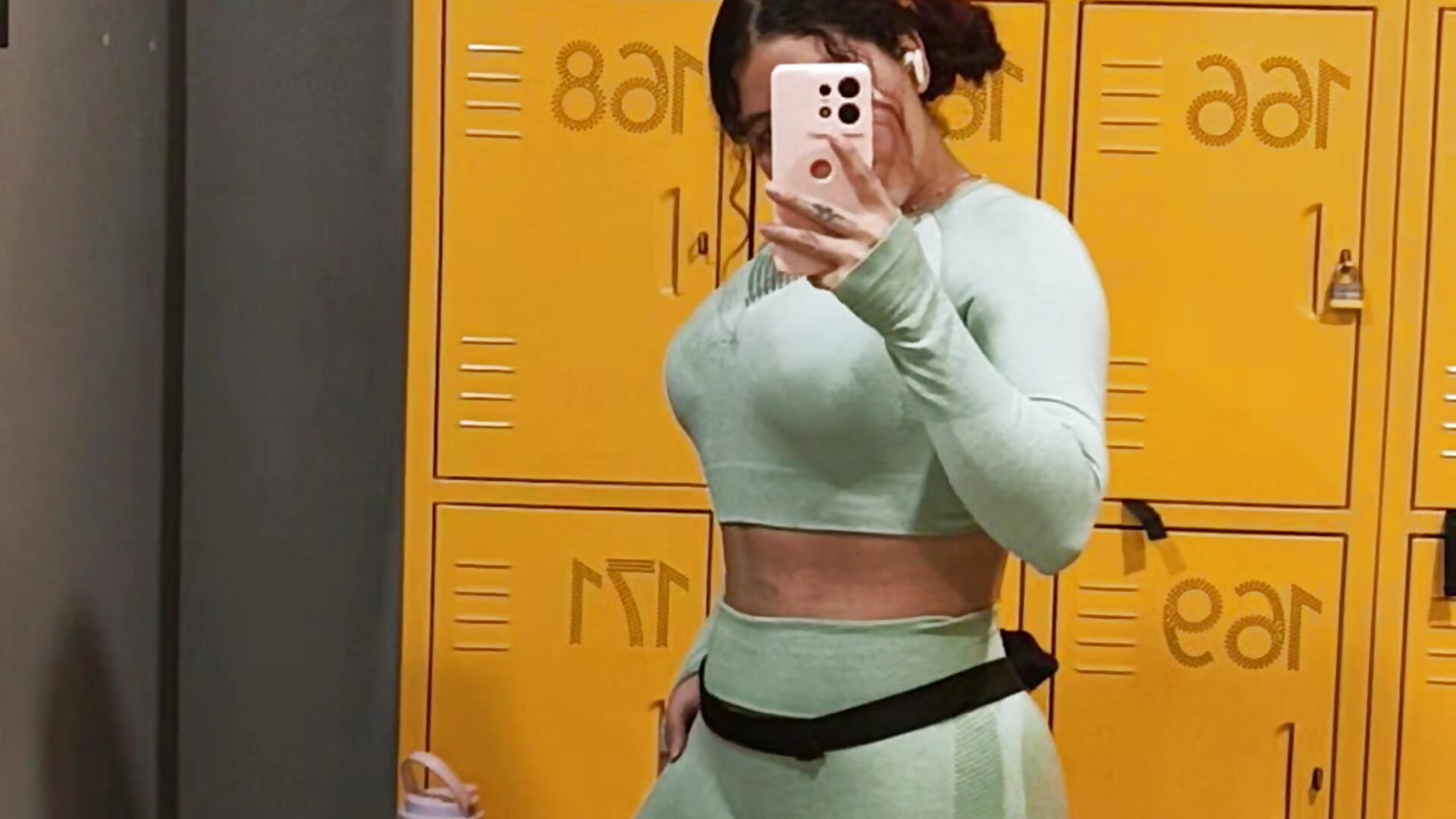 Love gym , 💪♥️ - video kyliejenner_hot kameramallilta