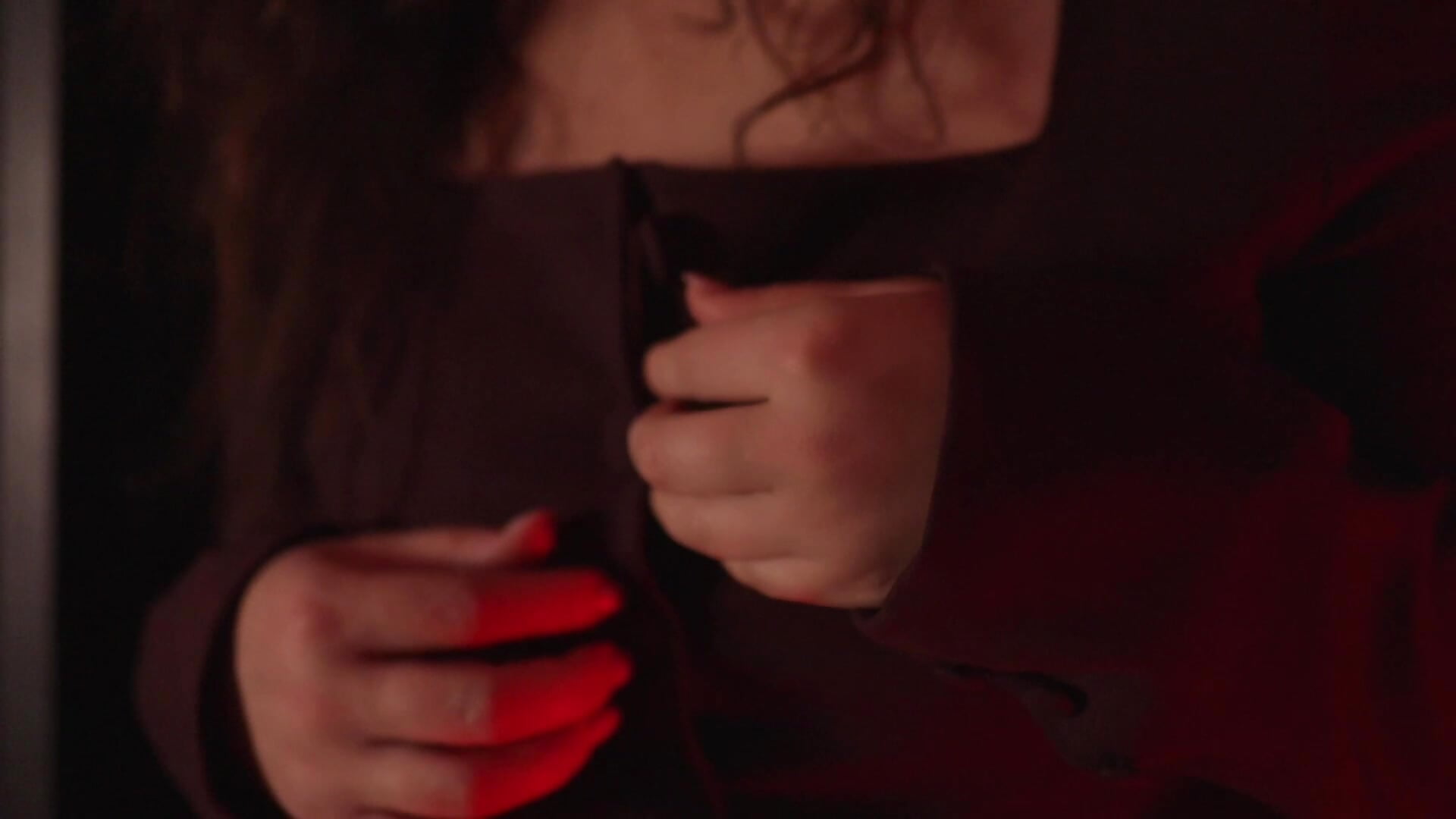 Do you wonder what is underneath all that suit? — filmik JoyCasidy, modela(-lki) na kamerkach