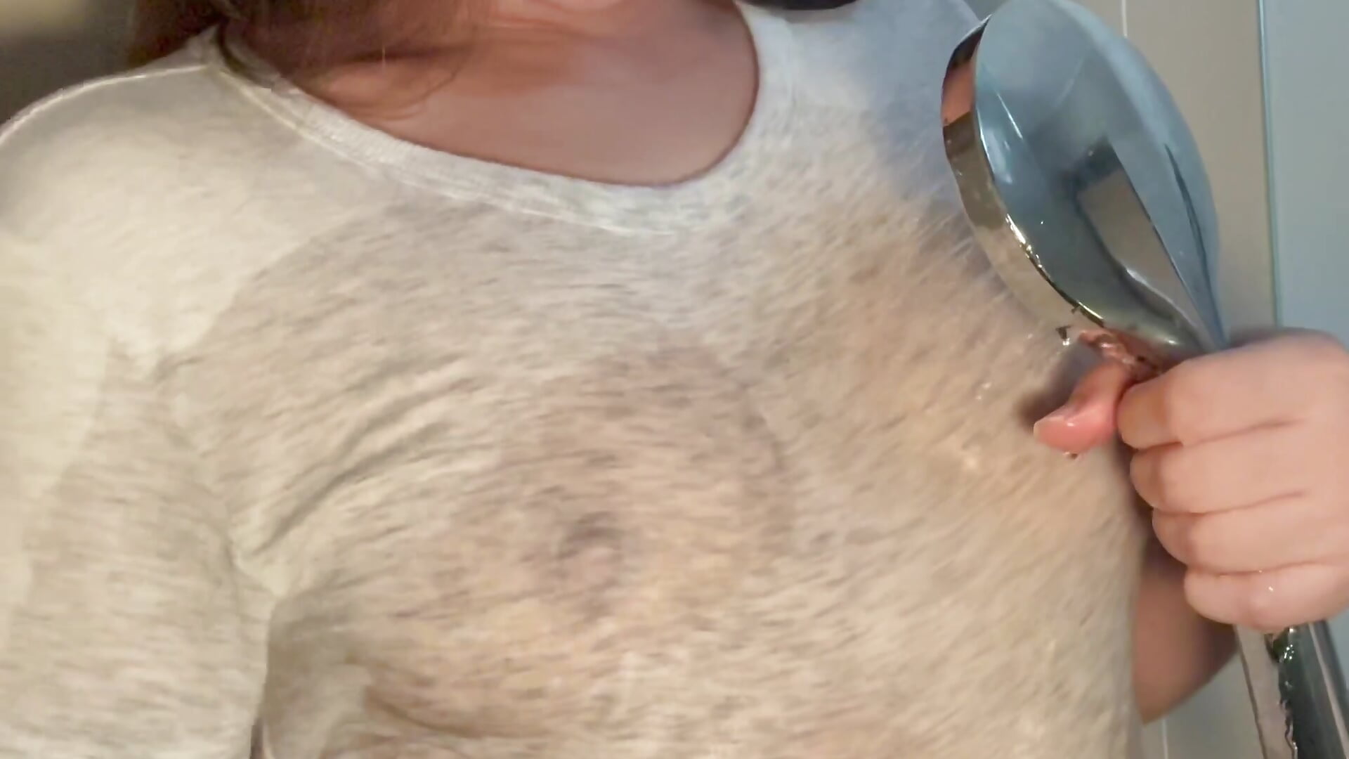 Making my nipples wet n hard🫣💦💦 - Video von cutefatii Cam-Model