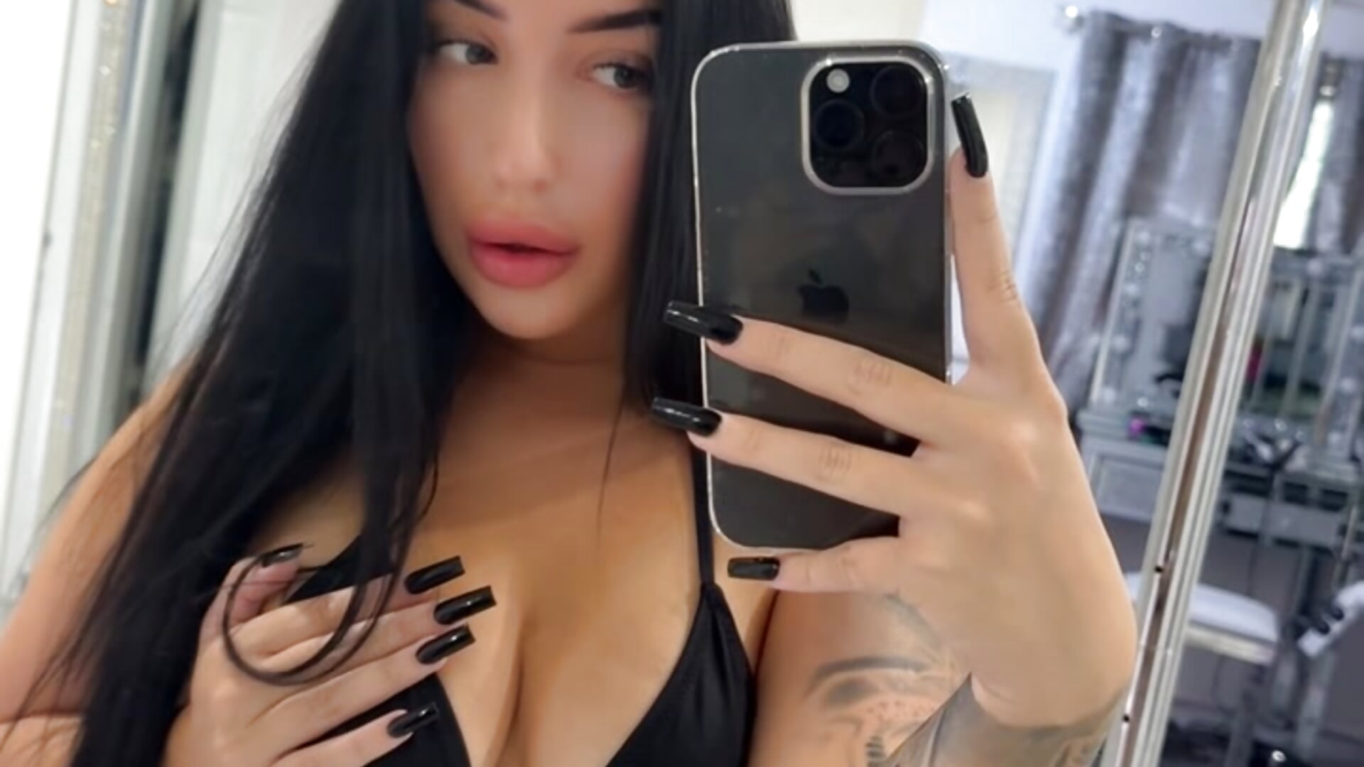 E5017EE8-D885-4FC1-AE4F-373F6892D862 – video af missnicolexxx cam-model