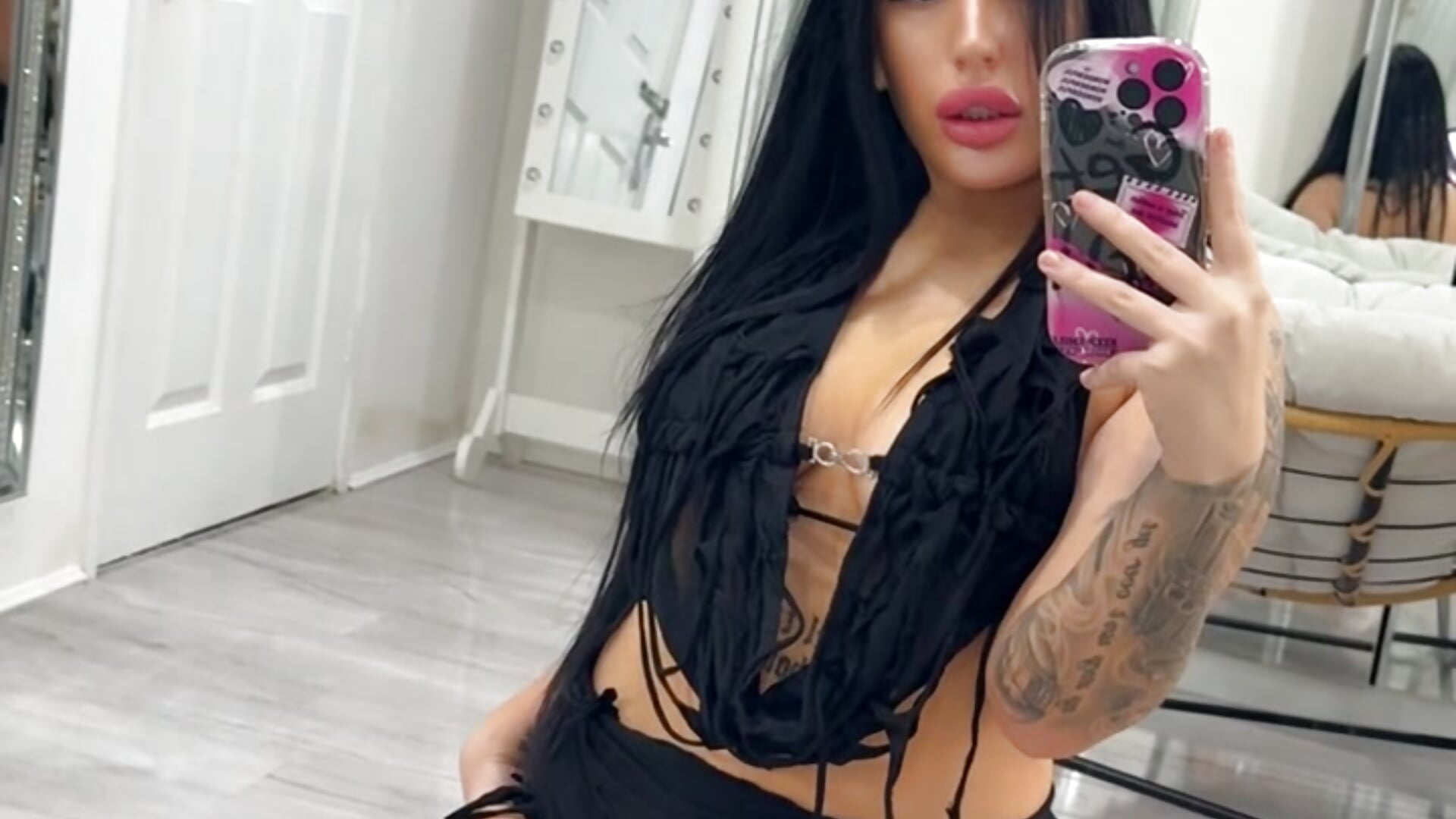 8C5B14EE-AEF2-41F7-ACF7-104C6D4FD7D4 - video của người mẫu cam missnicolexxx