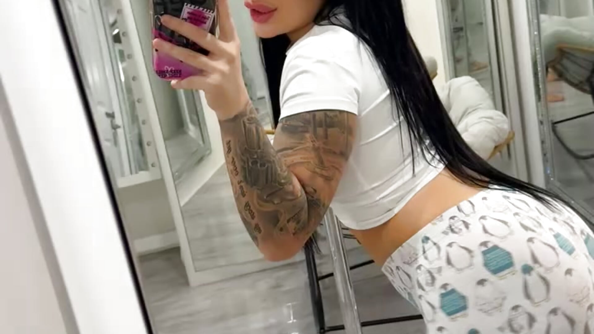 F09DBCE6-F525-477D-9461-E3818DBBFC94 - video của người mẫu cam missnicolexxx