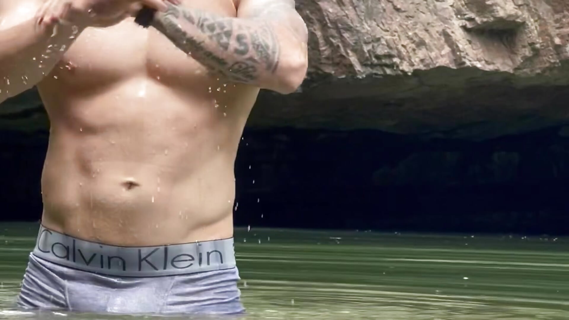 taking a bath in the middle of the forest - Muscle_King_Cum 캠 모델의 동영상