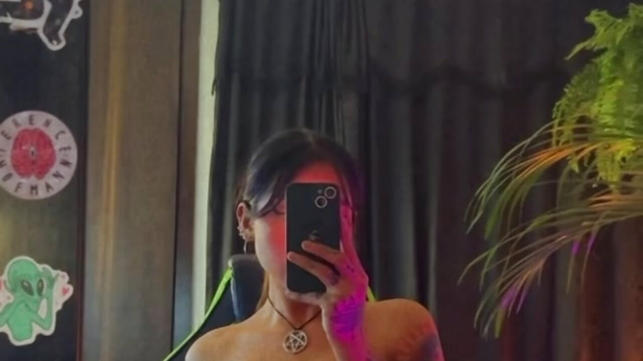 I - video by Yeriawaddell_ cam model