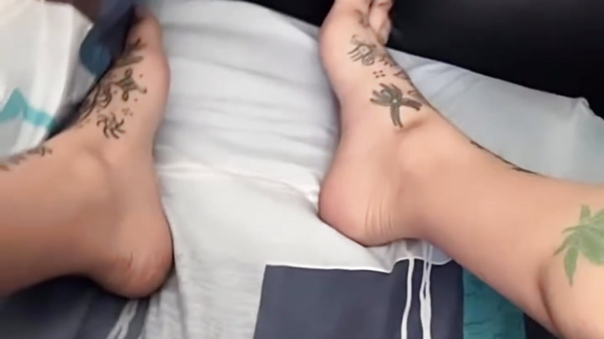 🦶 - video by Yeriawaddell_ cam model