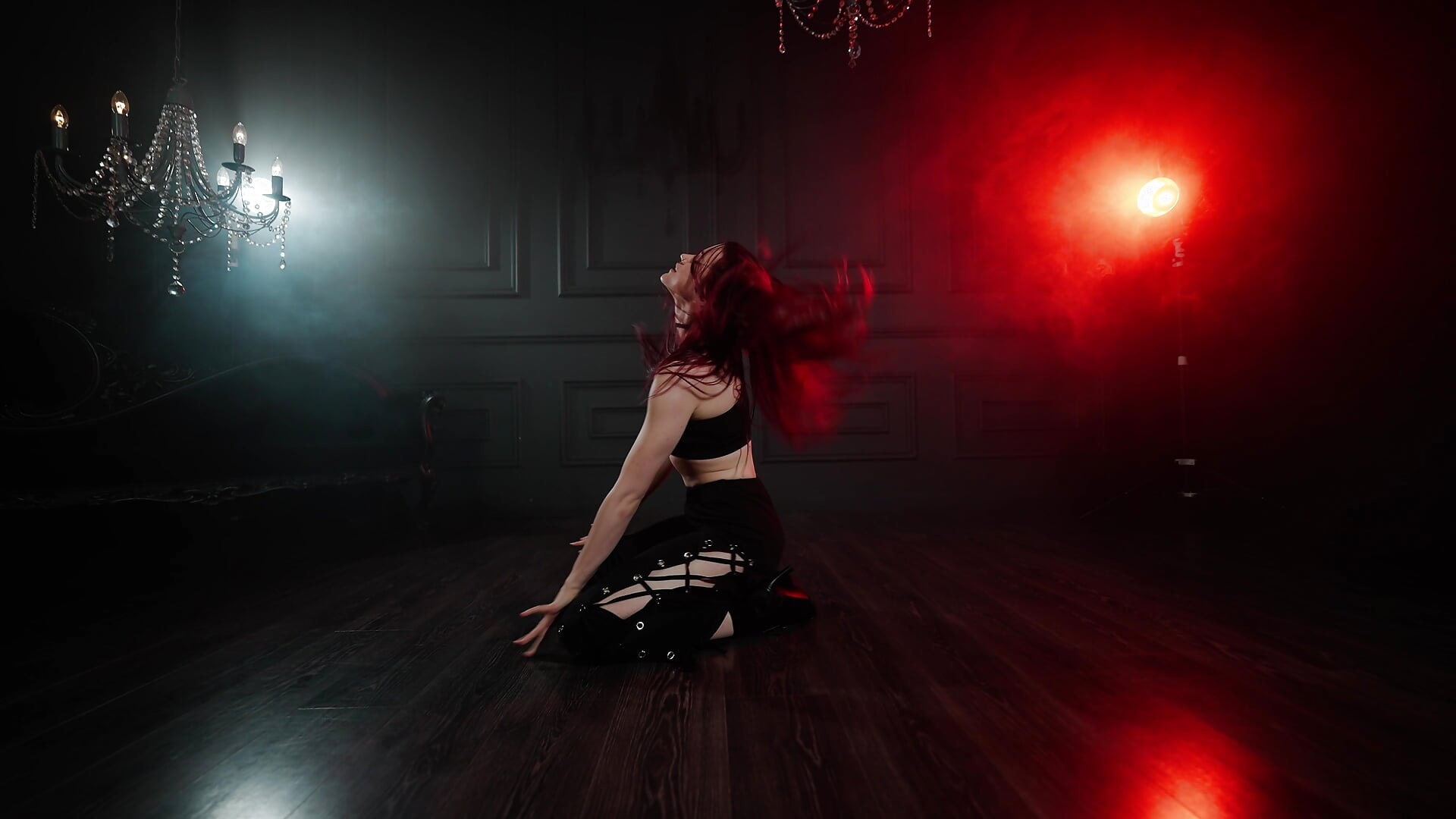 Very hot teasing dance - clip cu AliciaNewell model videochat