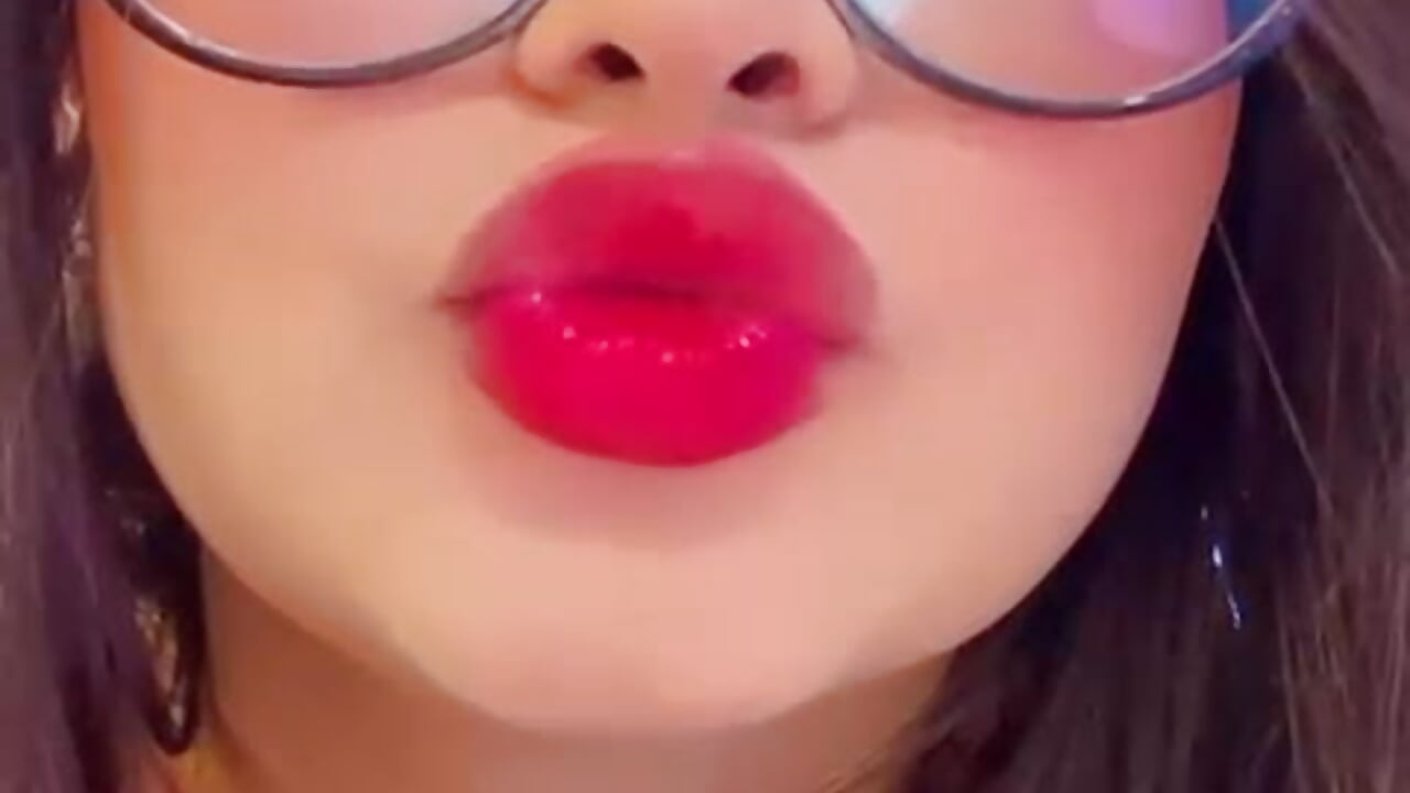 KISS - video by sweety_bombom cam model