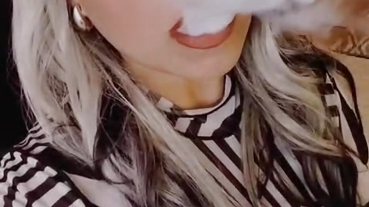 you’re just getting a taste here… join my fan club and see what I really do when no one’s watching - vidéo du modèle de showcams MrsFoucher