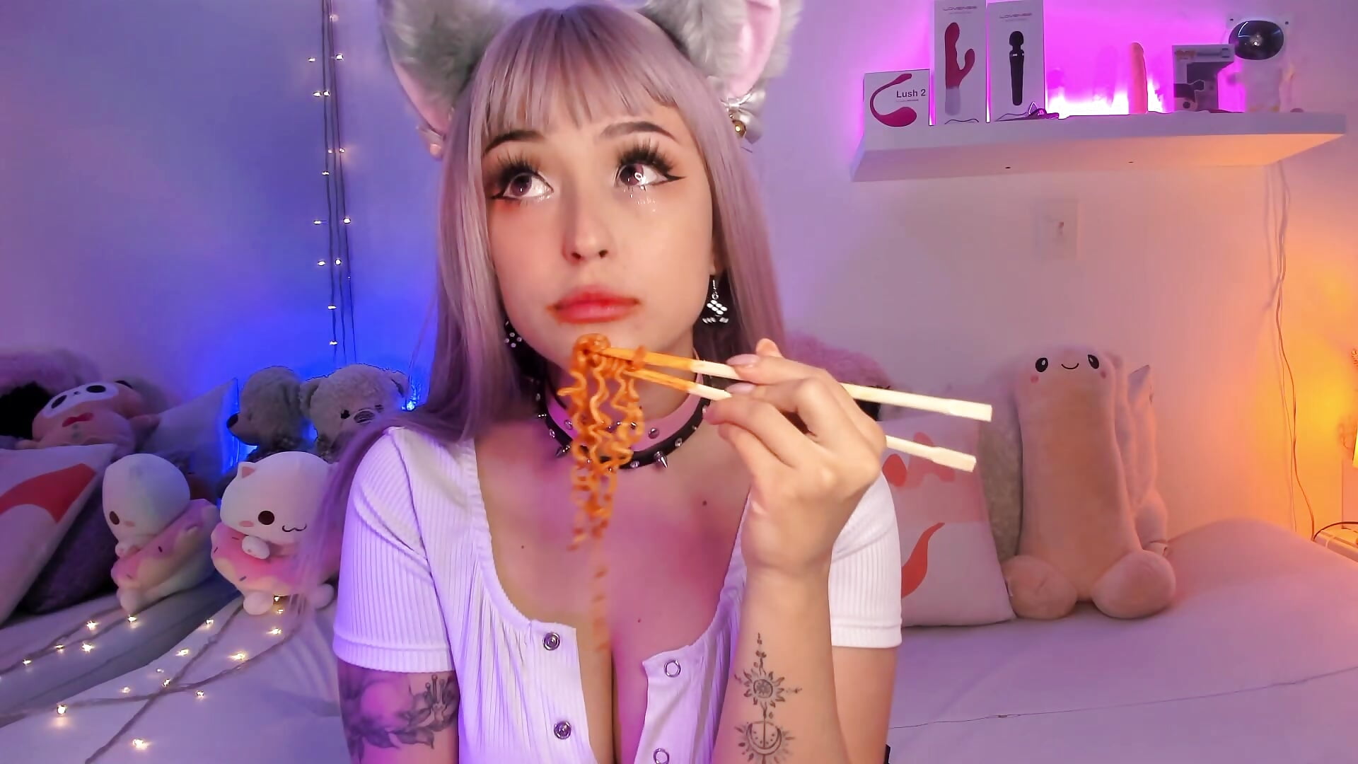 Kitty Mukbang - Gloomydoll 캠 모델의 동영상