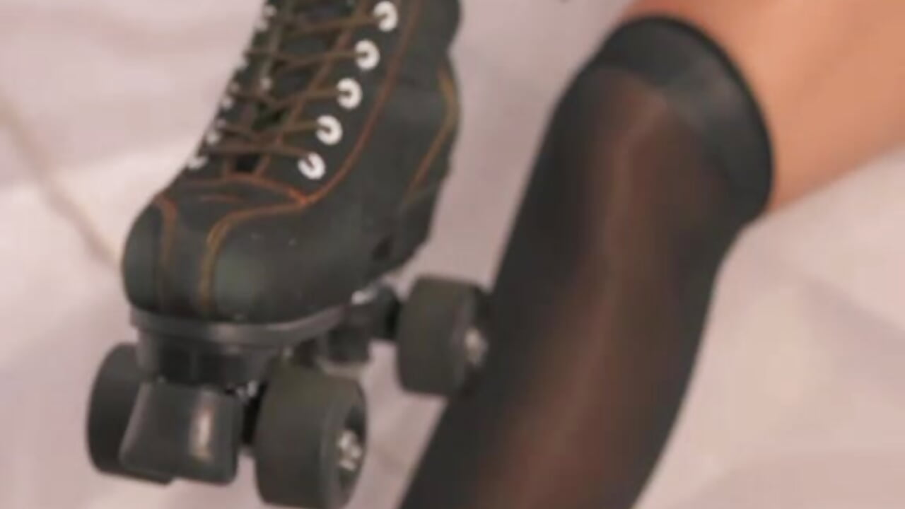 Rolling into your fantasies 🛼✨ - clip cu mia_colin1_ model videochat