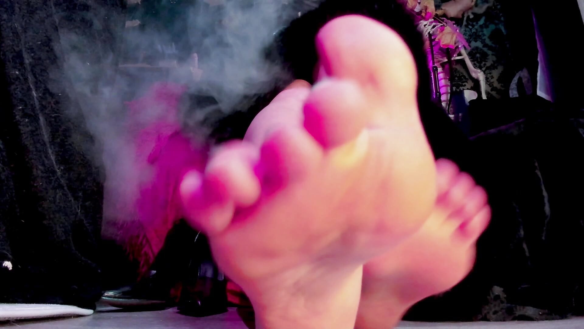 teasing feet - video của người mẫu cam demon_Asmodeus_