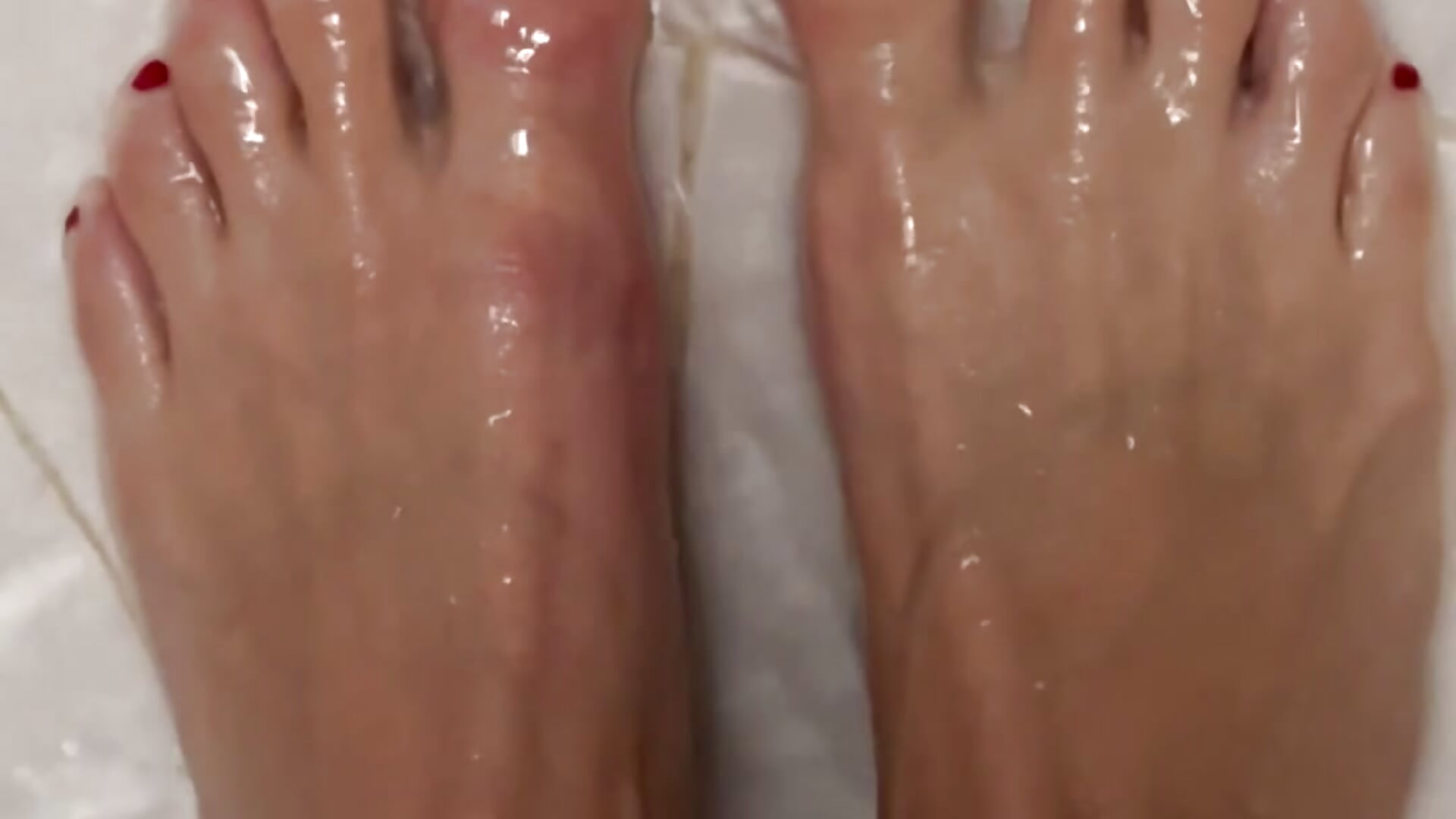 🦶red 🦶 - video by karrola cam model