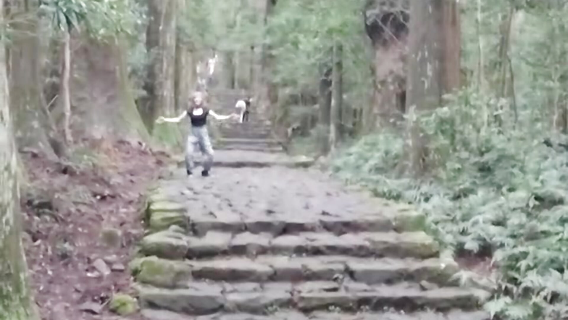 熊野古道で踊るさよ