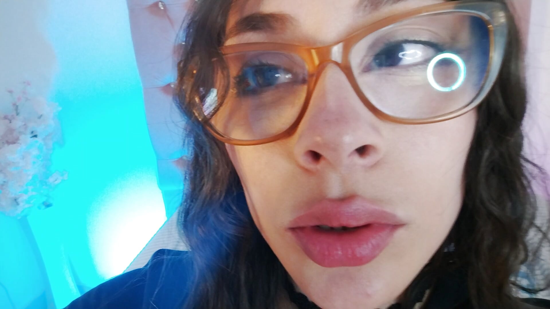 Kiss to u ❤️ - video by Katy_Van cam model