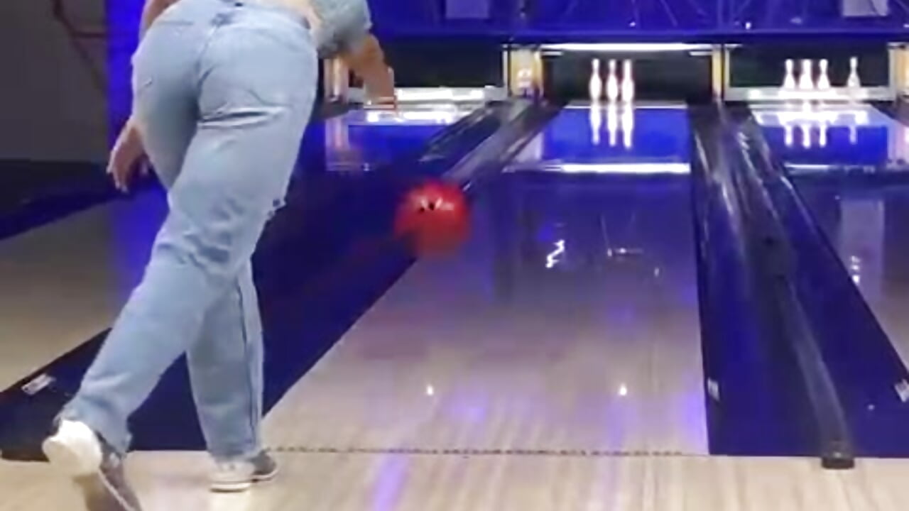 bowling - video by tina_olsen07 cam model