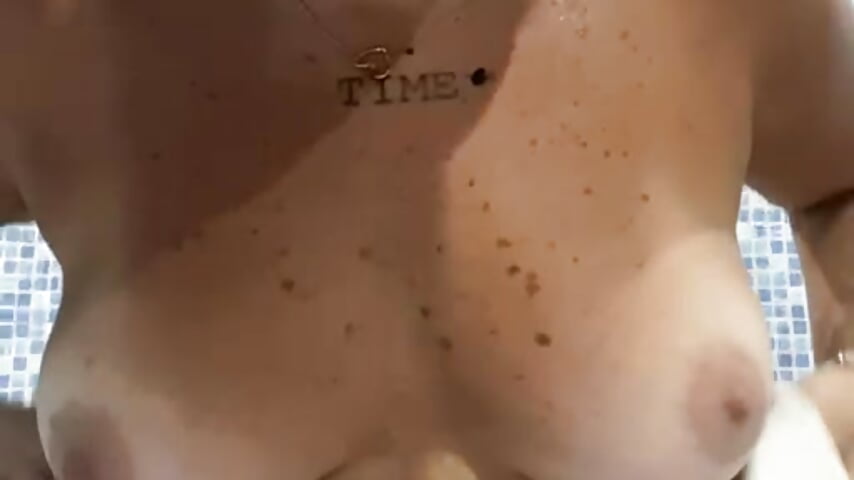 mmmmm la cremina sulle tette - vidéo du modèle de showcams EleonoraMora86