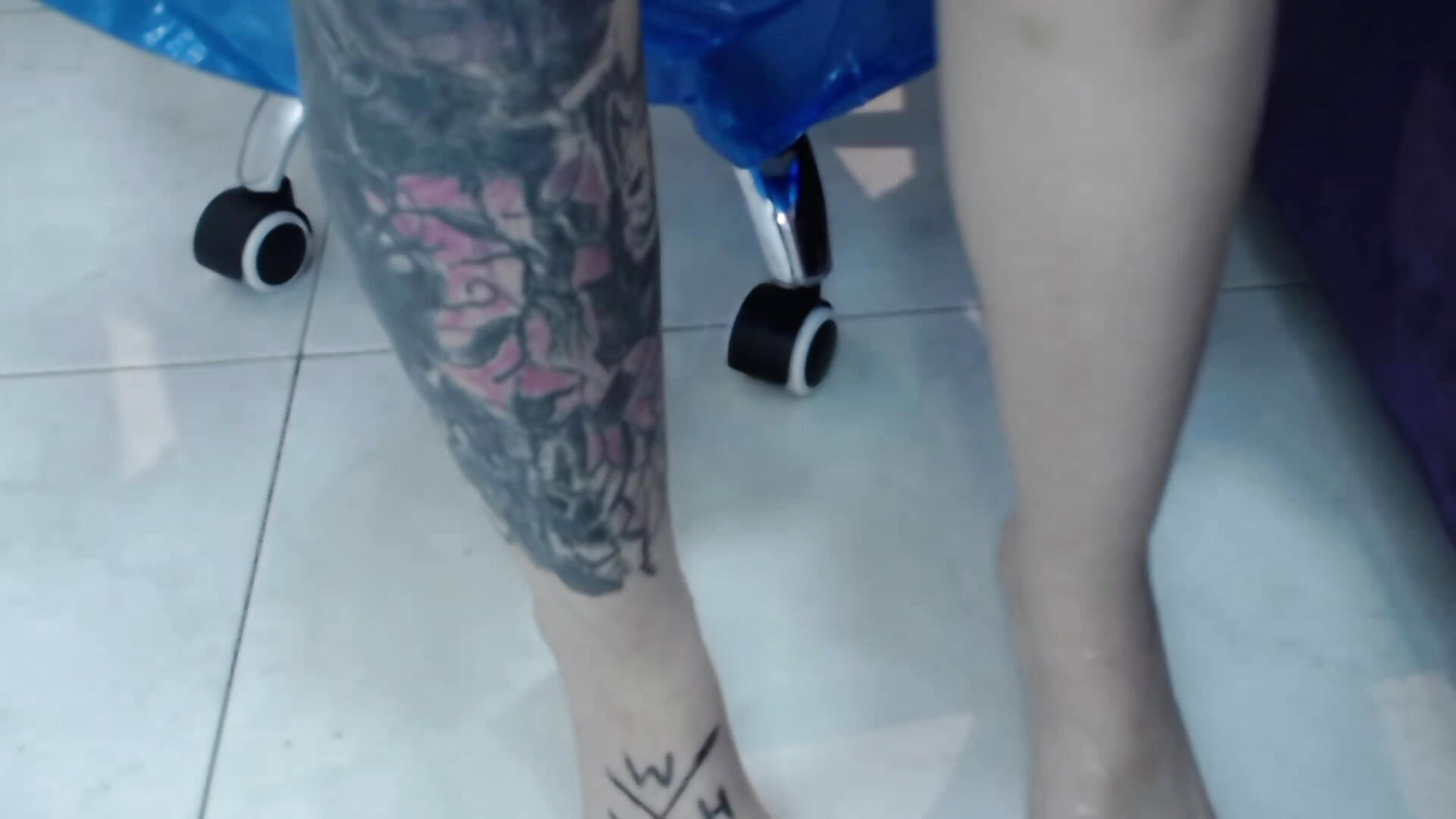 squirt in my feets and clean with my mouth