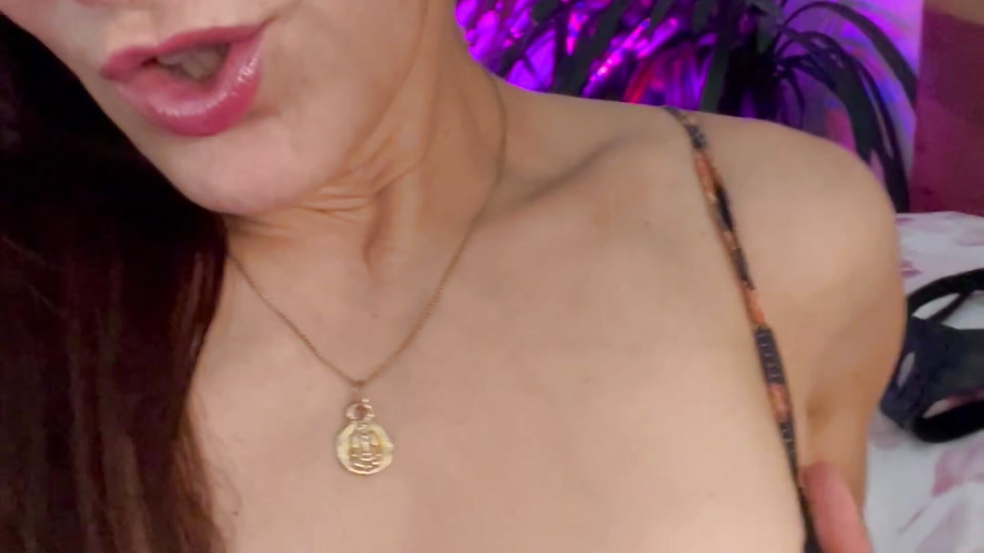 Stepmommy loves telling you how to jerk it. - video by MsSamantha cam model