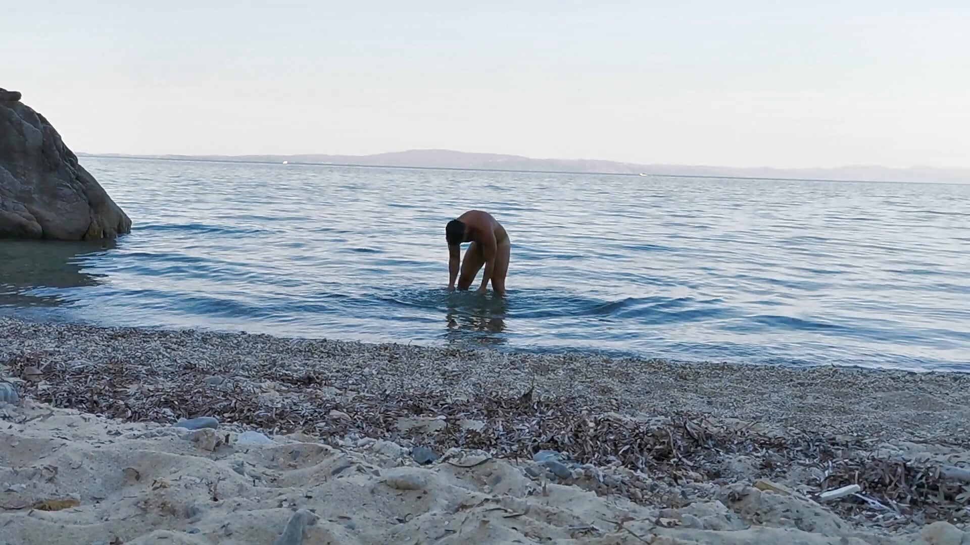 The big muscular sea monster coming out of the water－カメラキャストのBrutusK08の動画