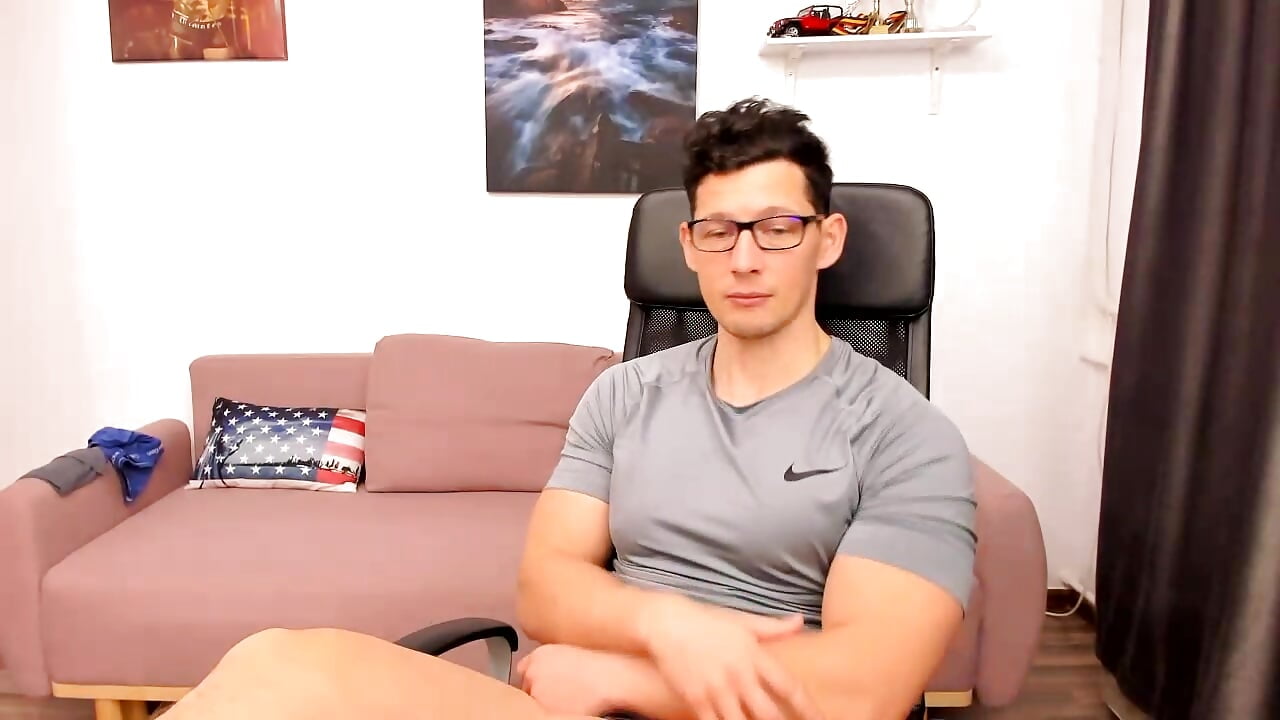 Humiliating you and making you lick my socks.－カメラキャストのBrutusK08の動画