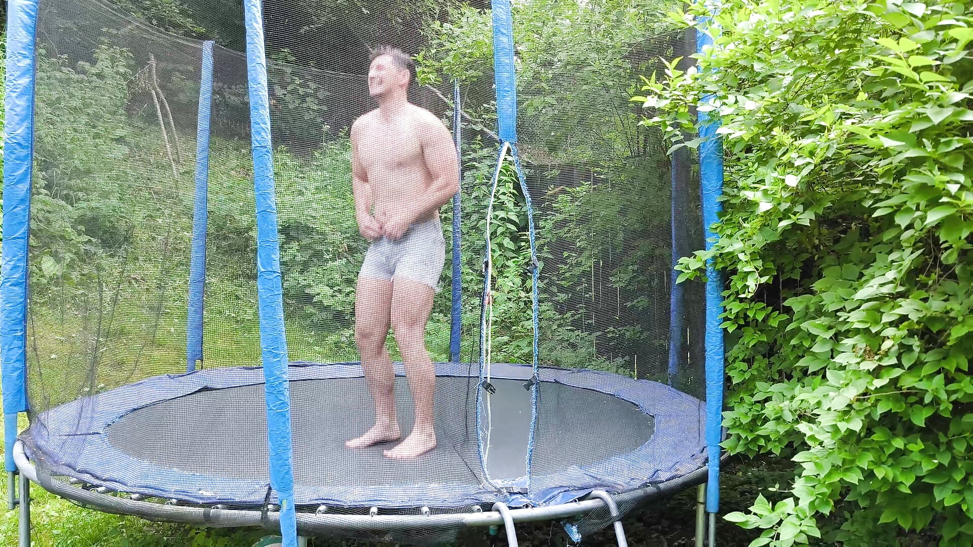 I found a trampoline and it looks fun.Take a look to see what other parts of my body were jumping:)) - Vídeo de BrutusK08, modelo de vídeos
