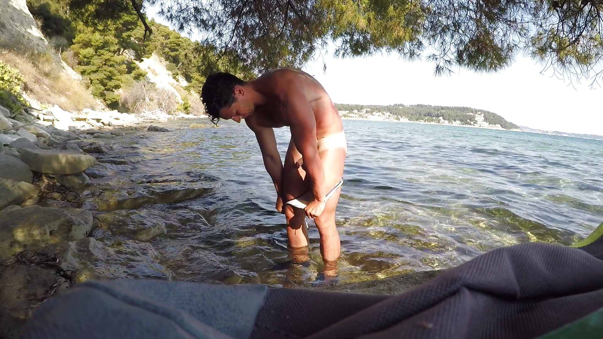 I am splashing my body with sea water.－カメラキャストのBrutusK08の動画