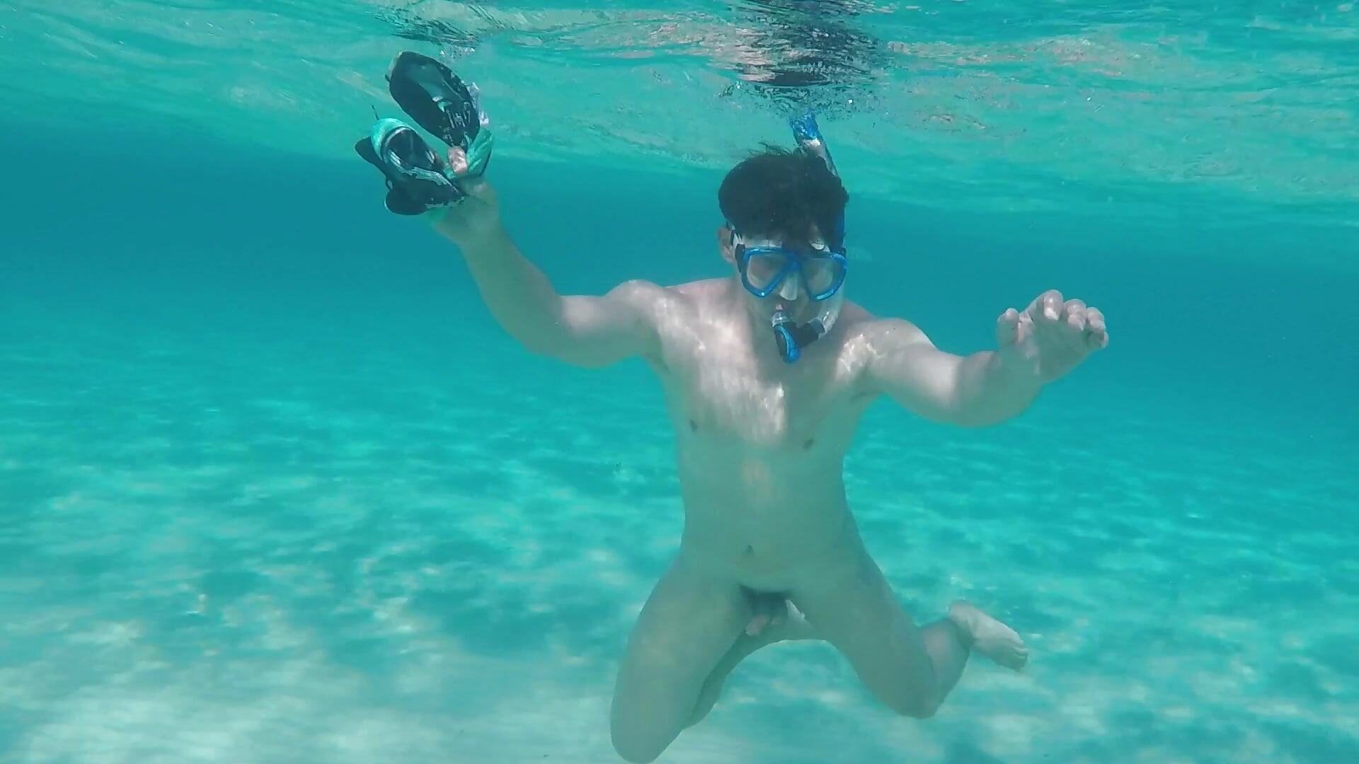 Taking my speedo off and inviting you to a swim, without our clothes? yes or no?－カメラキャストのBrutusK08の動画