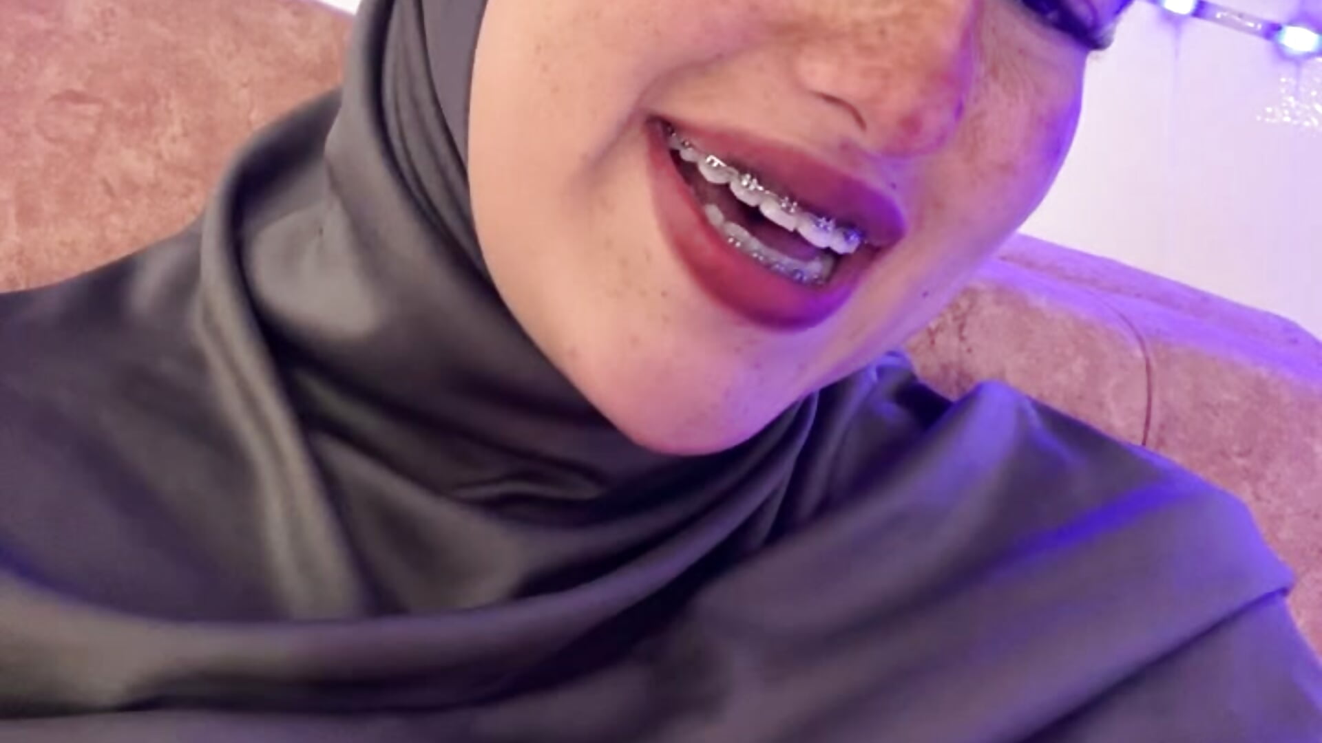 I feel very happy. - vídeo de Badra_Abaid modelo de câmara