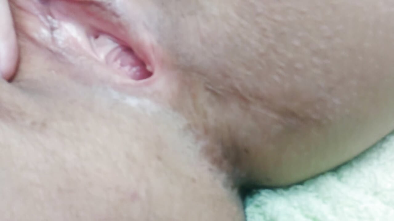 Pussy spread