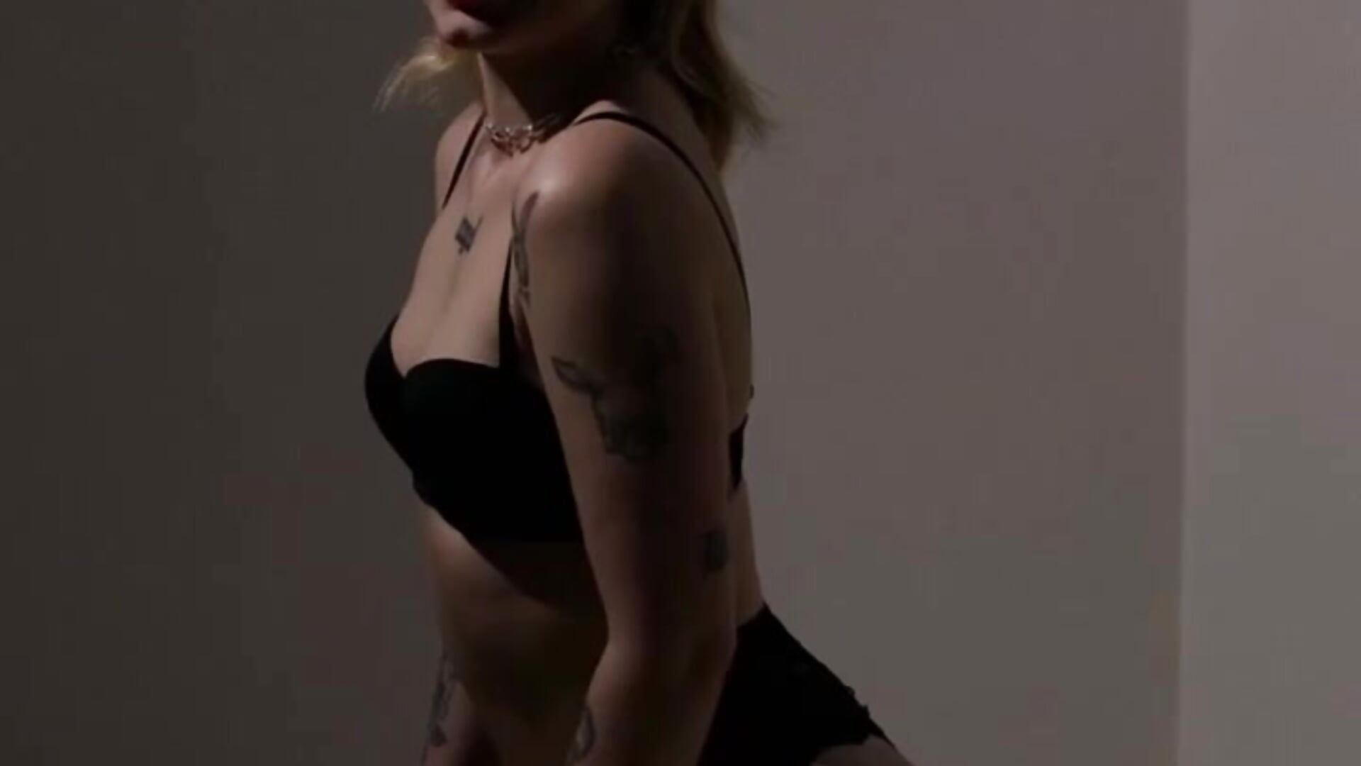 Hottie mood - video by DivaaStar cam model