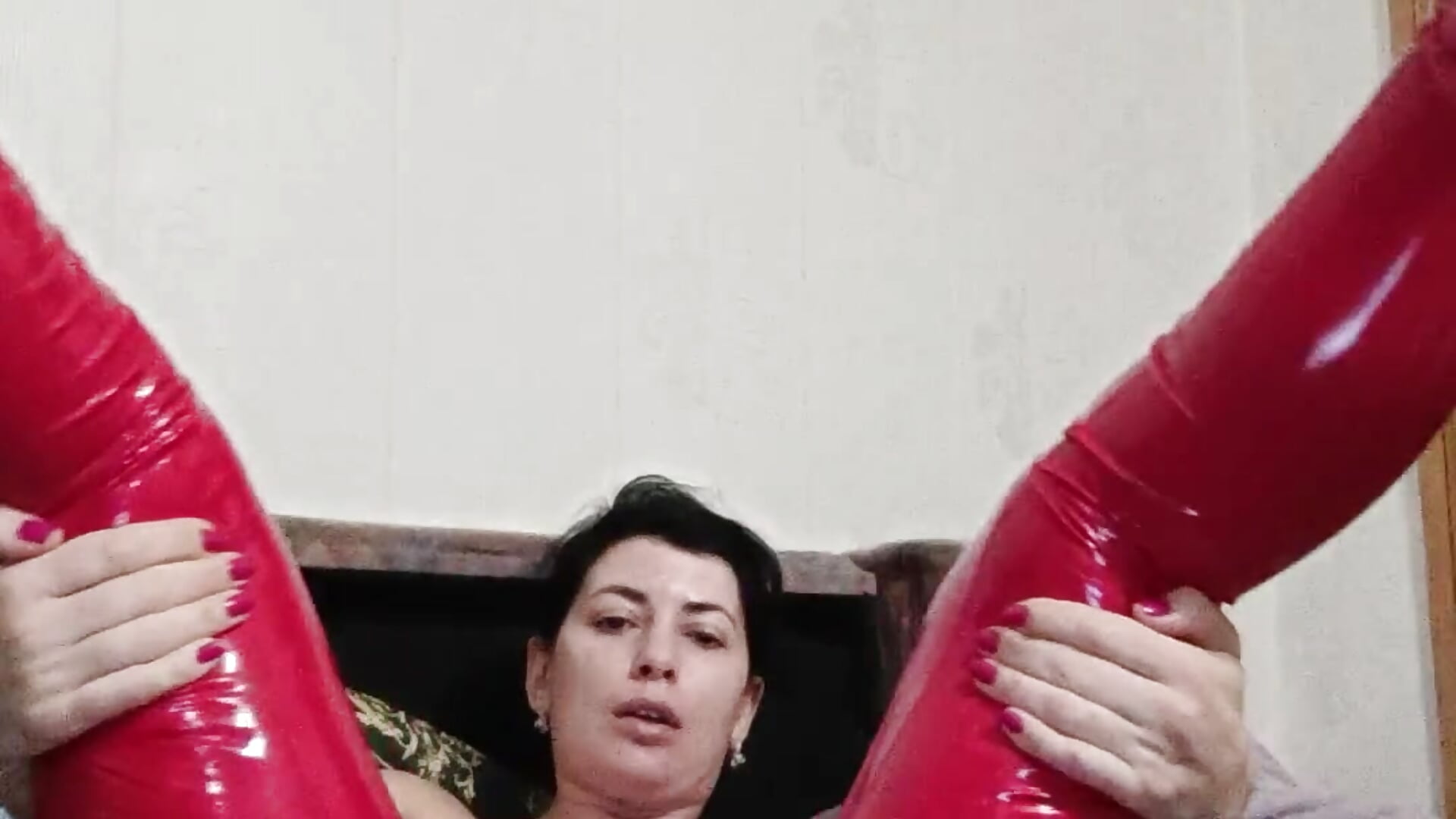 hot latex red - StunnigArt adlı kamera modelinin videosu