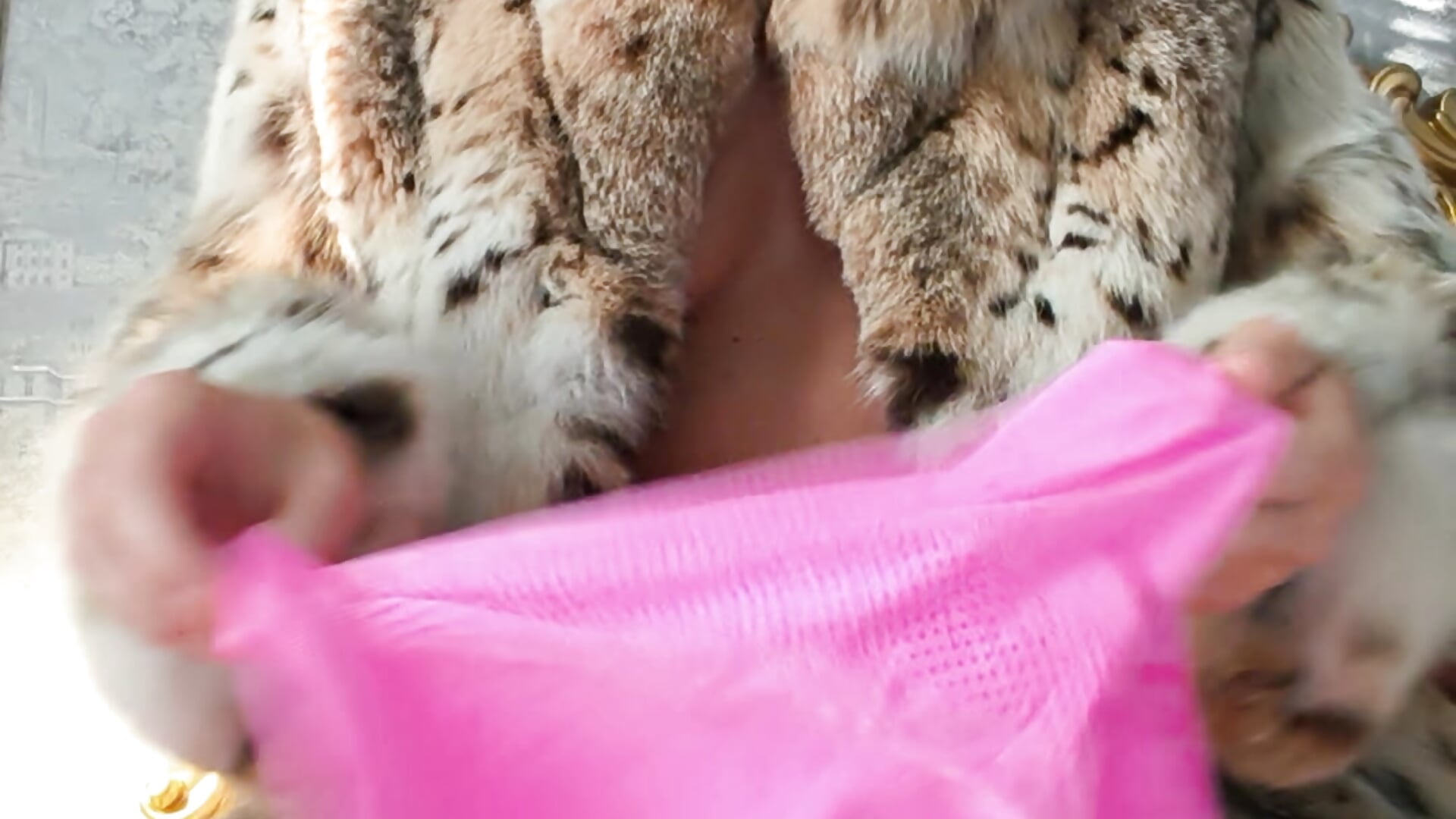 tease in lynx fur coat