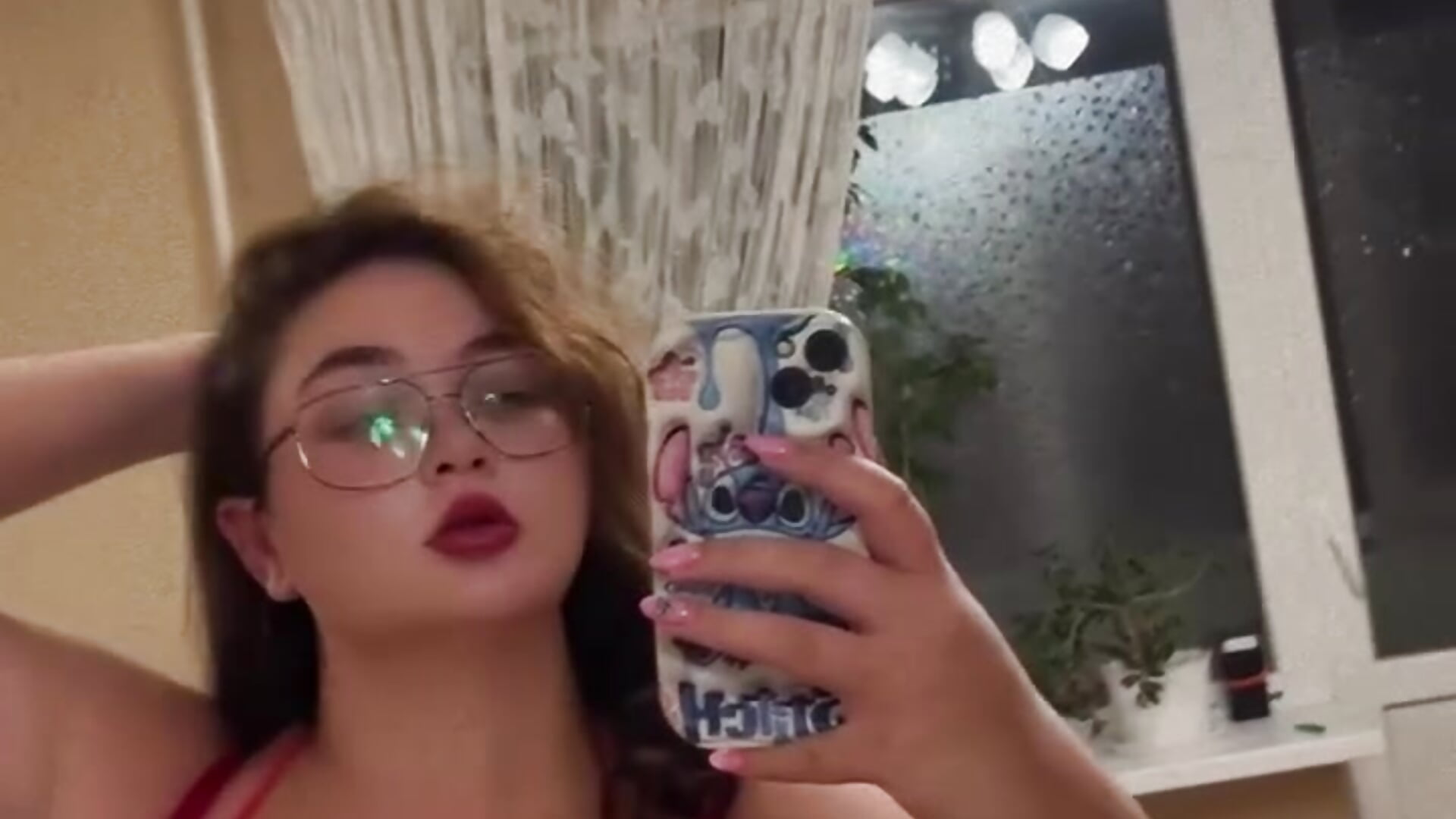 Sinfully Red - video oleh model kamera _mika_in_passion