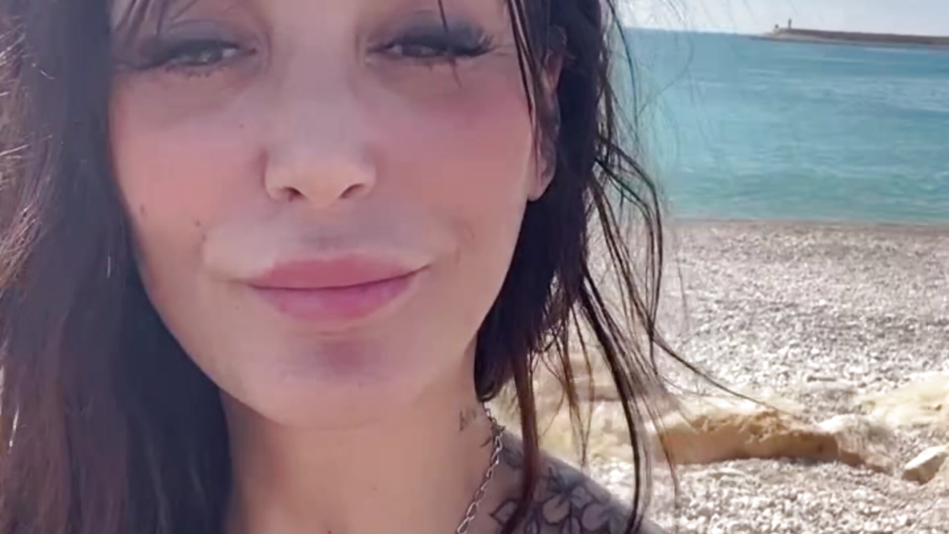 trim,9F79521C-B176-49AC-A9C6-C18BB307D2A7 - فيديو من LARACROFT99 موديل الكام