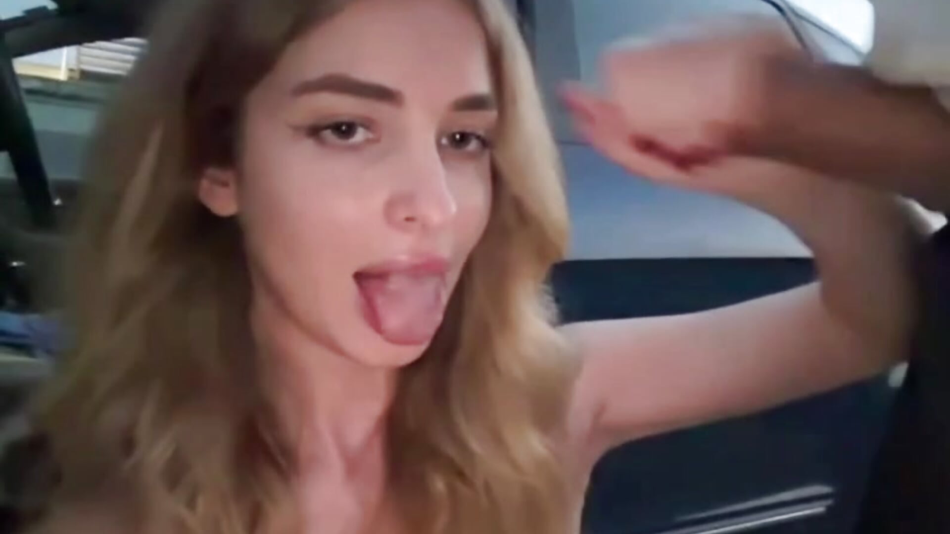 Evie giving handjob to stranger on public car par park til he cums 💦💦 - copy 25 May 19:52 – video af EvieEvans cam-model